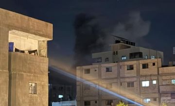 طائرات الاحتلال تدمر منزلا في مخيم النصيرات طائرات الاحتلال تدمر منزلا في مخيم النصيرات