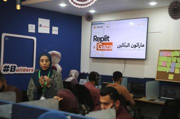 عقول تقهر الركام.. شباب غزة يطلقون هاكثون البنائين التقني تحديا لما هدمه الاحتلال عقول تقهر الركام.. شباب غزة يطلقون هاكثون البنائين التقني تحديا لما هدمه الاحتلال