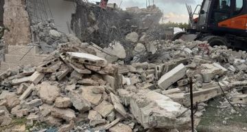 مقدسي يخلي منزله قسرا في صور باهر تمهيدا لهدمه ذاتيا