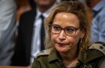 إسرائيل.. إقالة النائبة العسكرية التي سربت فيديو اعتداء جنود إسرائيليين على أسير فلسطيني إسرائيل.. إقالة النائبة العسكرية التي سربت فيديو اعتداء جنود إسرائيليين على أسير فلسطيني