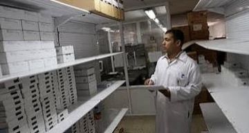 أزمة تنذر بانهيار القطاع الصحي.. السلطة تتجاهل 1.3 مليار شيكل مستحقات موردي الأدوية أزمة تنذر بانهيار القطاع الصحي.. السلطة تتجاهل 1.3 مليار شيكل مستحقات موردي الأدوية