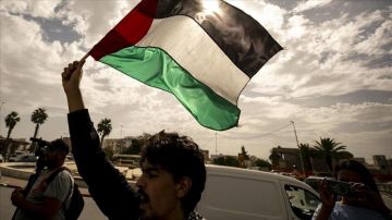 قافلة الصمود تستأنف طريقها نحو غزة قافلة الصمود تستأنف طريقها نحو غزة