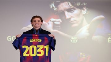 برشلونة يضمّ الإنجليزي غوردون من نيوكاسل