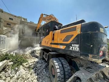 الاحتلال يهدم مطعما في منطقة باب العامود بالقدس الاحتلال يهدم مطعما في منطقة باب العامود بالقدس