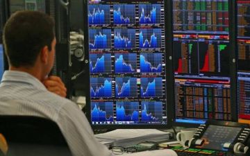 صناديق التحوط تكثف رهاناتها على أسهم التكنولوجيا والذكاء الاصطناعي صناديق التحوط تكثف رهاناتها على أسهم التكنولوجيا والذكاء الاصطناعي