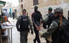 الاحتلال يستدعي مقدسيا للتحقيق ويبلغه بمنعه من السفر 6 أشهر - ps
