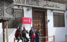 تقرير بين السيولة المشلولة والحسابات المجمدة.. بنك فلسطين يفاقم معاناة الغزيين