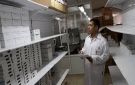 أزمة تنذر بانهيار القطاع الصحي.. السلطة تتجاهل 1.3 مليار شيكل مستحقات موردي الأدوية