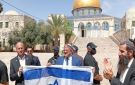 المتطرف بن غفير يقتحم الأقصى ويرفع علم الاحتلال