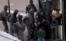 الخليل.. الاحتلال يحتجز عددا من الشبان وينكل بهم