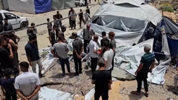6 شهداء ومصابون بقصف إسرائيلي على خيمة وسط مدينة غزة 6 شهداء ومصابون بقصف إسرائيلي على خيمة وسط مدينة غزة