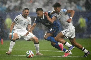 تعليق مباراة فرنسا والعراق إثر إنذارات من عاصفة رعدية