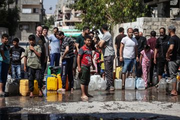 أزمة مياه الشرب والصرف الصحي تتفاقم في غزة وسط تحذيرات من تداعيات خطيرة أزمة مياه الشرب والصرف الصحي تتفاقم في غزة وسط تحذيرات من تداعيات خطيرة
