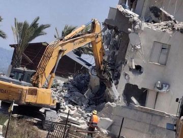 الاحتلال يهدم منزلا في مصمص ويعتدي على الأهالي الاحتلال يهدم منزلا في مصمص ويعتدي على الأهالي