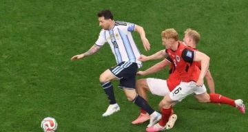 المونديال الأرجنتين تحجز مقعدها بالدور الثاني وميسي يكتب تاريخا جديدا المونديال الأرجنتين تحجز مقعدها بالدور الثاني وميسي يكتب تاريخا جديدا