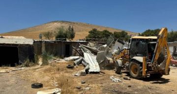 الاحتلال يجبر عائلة فلسطينية على هدم نحو 20 منزلا بقرية السر الاحتلال يجبر عائلة فلسطينية على هدم نحو 20 منزلا بقرية السر