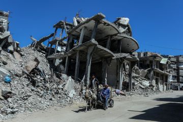 مقتل إمرأة وطفل وسقوط جرحى بغارات إسرائيلية على قطاع غزة مقتل إمرأة وطفل وسقوط جرحى بغارات إسرائيلية على قطاع غزة