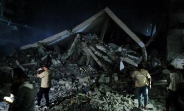 تدمير منزل بالزوايدة واستشهاد شاب متأثرا بجراحه في غزة