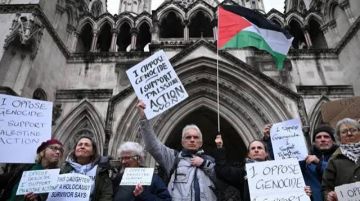 محكمة بريطانية تحكم بسجن 4 ناشطين في مجموعة فلسطين أكشن محكمة بريطانية تحكم بسجن 4 ناشطين في مجموعة فلسطين أكشن