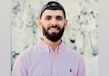 ارتقاء مصور الجزيرة مباشر أحمد وشاح بقصف إسرائيلي على مخيم البريج ارتقاء مصور الجزيرة مباشر أحمد وشاح بقصف إسرائيلي على مخيم البريج
