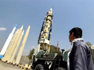 أنصار الله تعلن حظر الملاحة على السفن الإسرائيلية في البحر الأحمر أنصار الله تعلن حظر الملاحة على السفن الإسرائيلية في البحر الأحمر