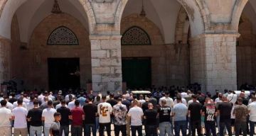 بالفيديو والصور أكثر من 60 ألف مصل أدوا صلاة الجمعة في المسجد الأقصى رغم عراقيل الاحتلال