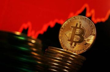 البيتكوين تهبط إلى 61 ألف دولار وتتجه لخسارة أسبوعية