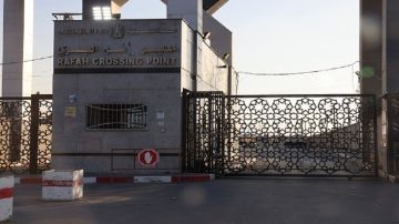إسرائيل تغلق معابر غزة عقب الهجمات الصاروخية الإيرانية حتى إشعار آخر إسرائيل تغلق معابر غزة عقب الهجمات الصاروخية الإيرانية حتى إشعار آخر