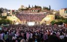 وفاة مشجع وإصابة 9 آخرين إثر تدافع جماهيري خلال متابعة مباراة الأردن والجزائر في عمان