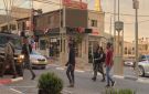 الاحتلال يعتدي على عدد من العمال عند حاجز العيسوية