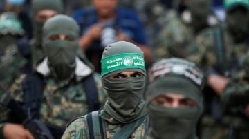 السلاح في غزة بين منطق القوة ومنطق السياسة: هل نحن أمام نهاية المقاومة أم إعادة تعريفها؟ السلاح في غزة بين منطق القوة ومنطق السياسة: هل نحن أمام نهاية المقاومة أم إعادة تعريفها؟