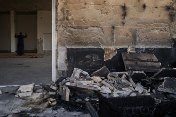 مستوطنون يضرمون النار في مسجدين بالضفة الغربية (صور فيديو) مستوطنون يضرمون النار في مسجدين بالضفة الغربية (صور فيديو)