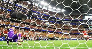الفراعنة إلى دور الـ16.. مصر تهزم أستراليا وتبلغ ثمن نهائي كأس العالم الفراعنة إلى دور الـ16.. مصر تهزم أستراليا وتبلغ ثمن نهائي كأس العالم