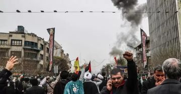 إعلام إيراني: قصف أمريكي لعدة مناطق في إيران
