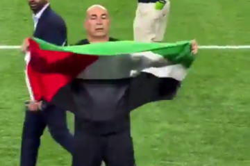 أسير إسرائيلي سابق يكشف عن حديثه مع عنصر من حماس عن ميسي ويهاجم مدرب منتخب مصر أسير إسرائيلي سابق يكشف عن حديثه مع عنصر من حماس عن ميسي ويهاجم مدرب منتخب مصر