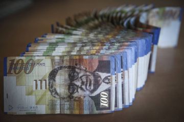 صحيفة عبرية: الكابينت يجتمع لمناقشة حل أزمة أموال المقاصة صحيفة عبرية: الكابينت يجتمع لمناقشة حل أزمة أموال المقاصة