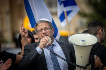هآرتس: بن غفير يلغي زيارته إلى نيويورك خشية الاحتجاجات والملاحقة القانونية هآرتس: بن غفير يلغي زيارته إلى نيويورك خشية الاحتجاجات والملاحقة القانونية