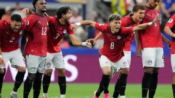 مصر تطيح بأستراليا بركلات الترجيح وتبلغ ثمن النهائي مصر تطيح بأستراليا بركلات الترجيح وتبلغ ثمن النهائي