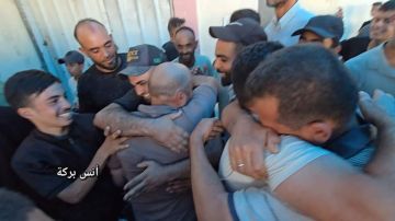 الاحتلال يفرج عن 17 أسيرا من غزة وسط استمرار احتجاز آلاف المعتقلين وتعذيبهم الاحتلال يفرج عن 17 أسيرا من غزة وسط استمرار احتجاز آلاف المعتقلين وتعذيبهم