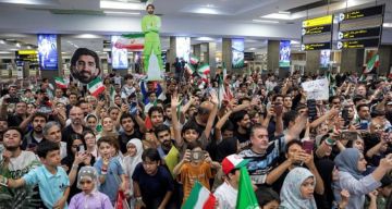 بالموسيقى والزهور.. الإيرانيون يستقبلون منتخبهم رغم الخروج المبكر من مونديال 2026