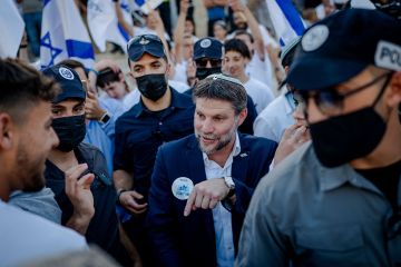 تحذير أممي وفلسطيني من انهيار اقتصادي في الضفة بعد قرار بنكين إسرائيليين وقف المراسلة تحذير أممي وفلسطيني من انهيار اقتصادي في الضفة بعد قرار بنكين إسرائيليين وقف المراسلة