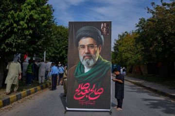 خامنئي: أصدرت الإذن بالموافقة على الاتفاق مع أمريكا وننتظر تحقيق الشروط خامنئي: أصدرت الإذن بالموافقة على الاتفاق مع أمريكا وننتظر تحقيق الشروط