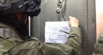 الاحتلال يخطر بوقف العمل والبناء في 3 غرف زراعية جنوب الخليل الاحتلال يخطر بوقف العمل والبناء في 3 غرف زراعية جنوب الخليل