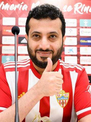 ملياردير سعودي يقترب من الاستحواذ على ناد إنجليزي
