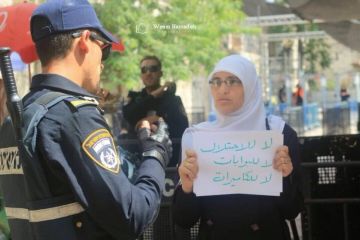 الاحتلال يعتقل المعلمة هنادي حلواني وآخرين بالقدس المحتلة الاحتلال يعتقل المعلمة هنادي حلواني وآخرين بالقدس المحتلة