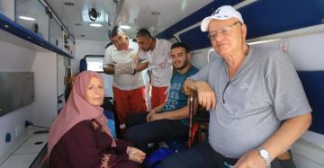 الهلال الأحمر يشارك في دفعة جديدة من الإجلاء الطبي لمرضى غزة عبر رفح الهلال الأحمر يشارك في دفعة جديدة من الإجلاء الطبي لمرضى غزة عبر رفح