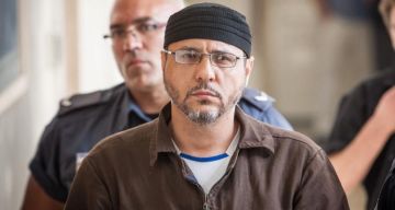 ابنة القائد الأسير عبد الله البرغوثي تحتفل بتخرجها وتوجه رسالة مؤثرة لوالدها ابنة القائد الأسير عبد الله البرغوثي تحتفل بتخرجها وتوجه رسالة مؤثرة لوالدها