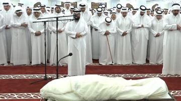 وفد من حماس يشارك في تشييع الأمير الوالد بالدوحة وفد من حماس يشارك في تشييع الأمير الوالد بالدوحة