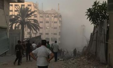 بالفيديو: طائرات الاحتلال تدمر مسجدا في مدينة غزة وتحدث أضرارا بخيام النازحين