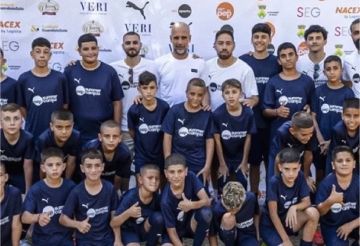 شاهد.. غوارديولا يستضيف 25 طفلا فلسطينيا بمعسكره الصيفي